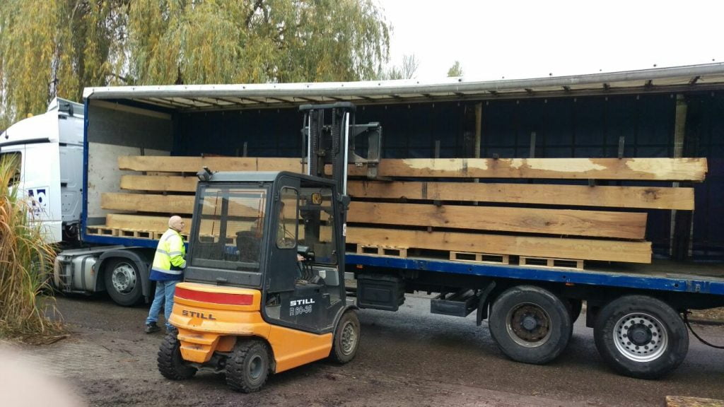 14715551_1200912326633604_9145168635307271579_o Eiken balken op transport